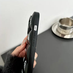 [高級レザー調] パファー風 ロゴグラフィック iPhoneケース / 画面保護・トレンドストリート