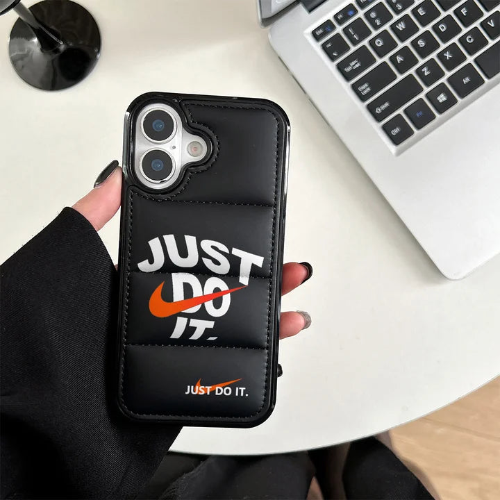 ダウンジャケット風 ソフトケース 衝撃吸収 スポーツ & 韓国トレンドデザイン 男女兼用｜iPhone17/17 Pro Max対応