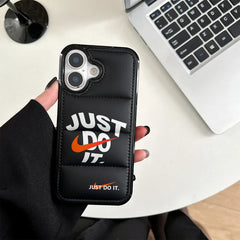 ダウンジャケット風 ソフトケース 衝撃吸収 スポーツ & 韓国トレンドデザイン 男女兼用｜iPhone17/17 Pro Max対応