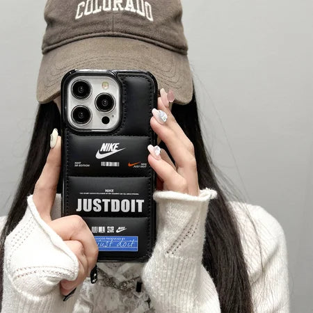 ダウンジャケット風 ソフトケース 衝撃吸収 スポーツ & 韓国トレンドデザイン 男女兼用｜iPhone17/17 Pro Max対応