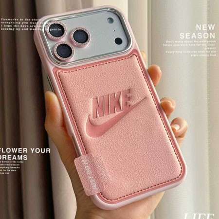 ロゴ型押し PU レザーケース 耐衝撃 スポーツスタイル クールデザイン 男女ペア向け｜iPhone17/17 Pro Max/16/16 Pro/15/14 Pro 対応