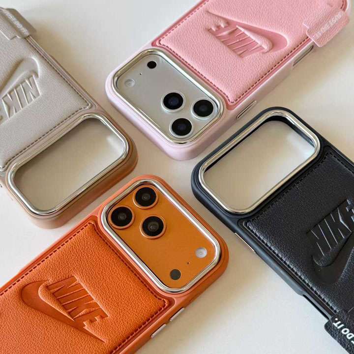 ロゴ型押し PU レザーケース 耐衝撃 スポーツスタイル クールデザイン 男女ペア向け｜iPhone17/17 Pro Max/16/16 Pro/15/14 Pro 対応