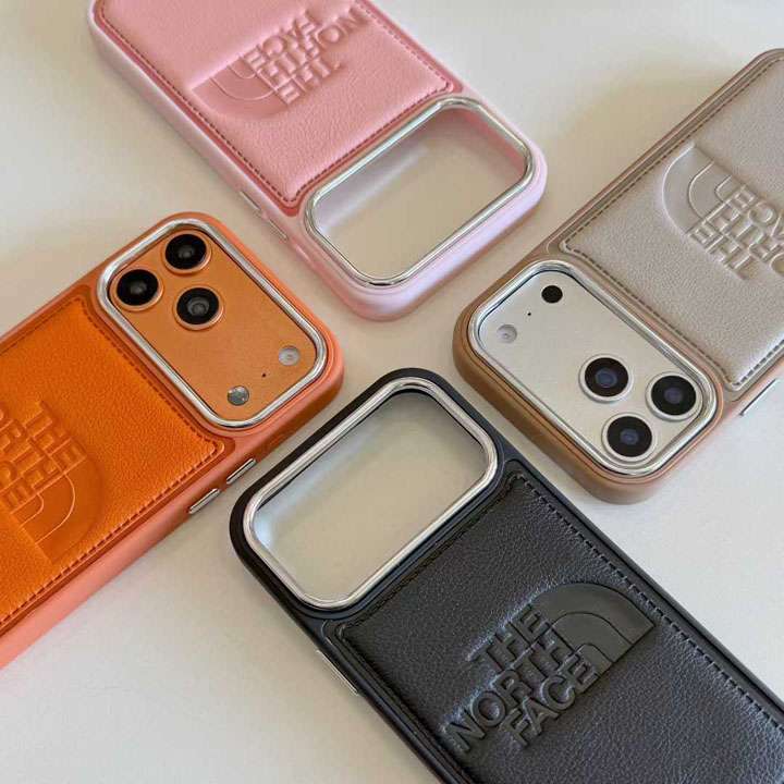 ロゴ型押し レザー調スマホケース スポーツ風｜iPhone17/17 Pro Max/16/16 Pro/15/14/13 Pro 対応 カップルお揃い 大人向けおしゃれデザイン