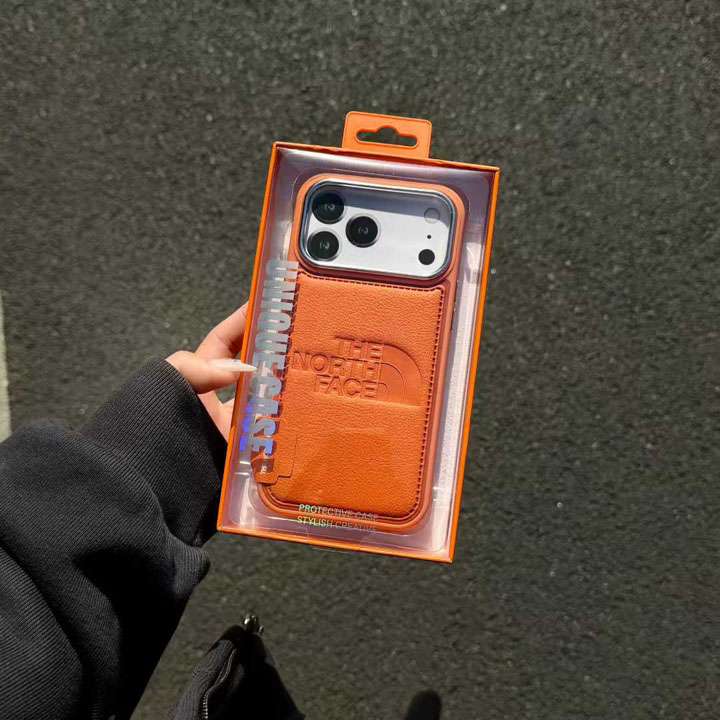 ロゴ型押し レザー調スマホケース スポーツ風｜iPhone17/17 Pro Max/16/16 Pro/15/14/13 Pro 対応 カップルお揃い 大人向けおしゃれデザイン