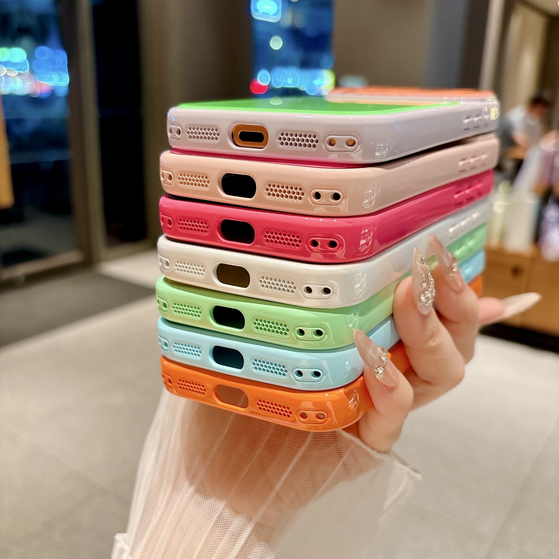 インスタ人気 ドーパミンカラーバイカラースマホケース 大窓レンズ保護 iPhone17ProMax/16Pro/15/14 対応