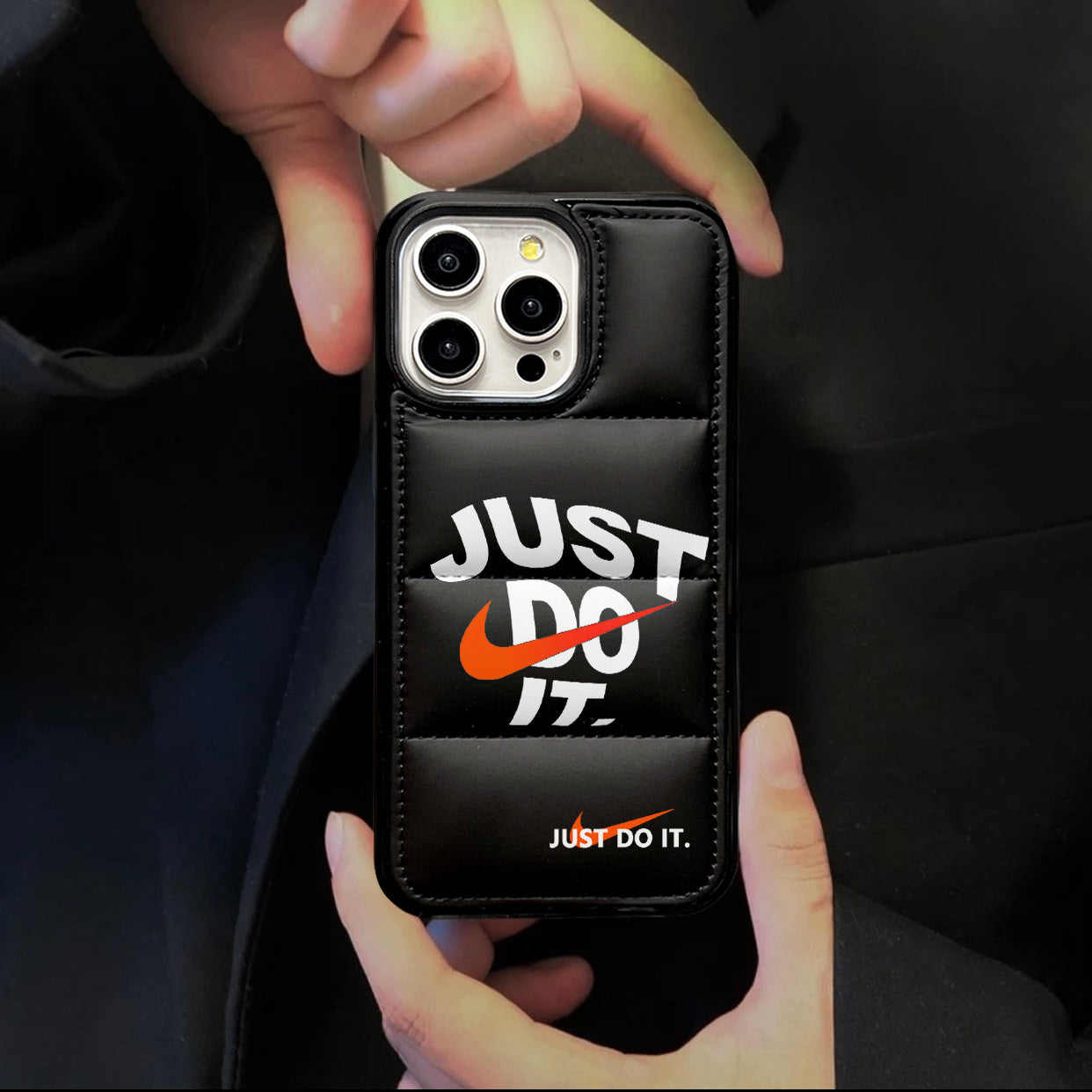 ダウンジャケット風 ソフトケース 衝撃吸収 スポーツ & 韓国トレンドデザイン 男女兼用｜iPhone17/17 Pro Max対応