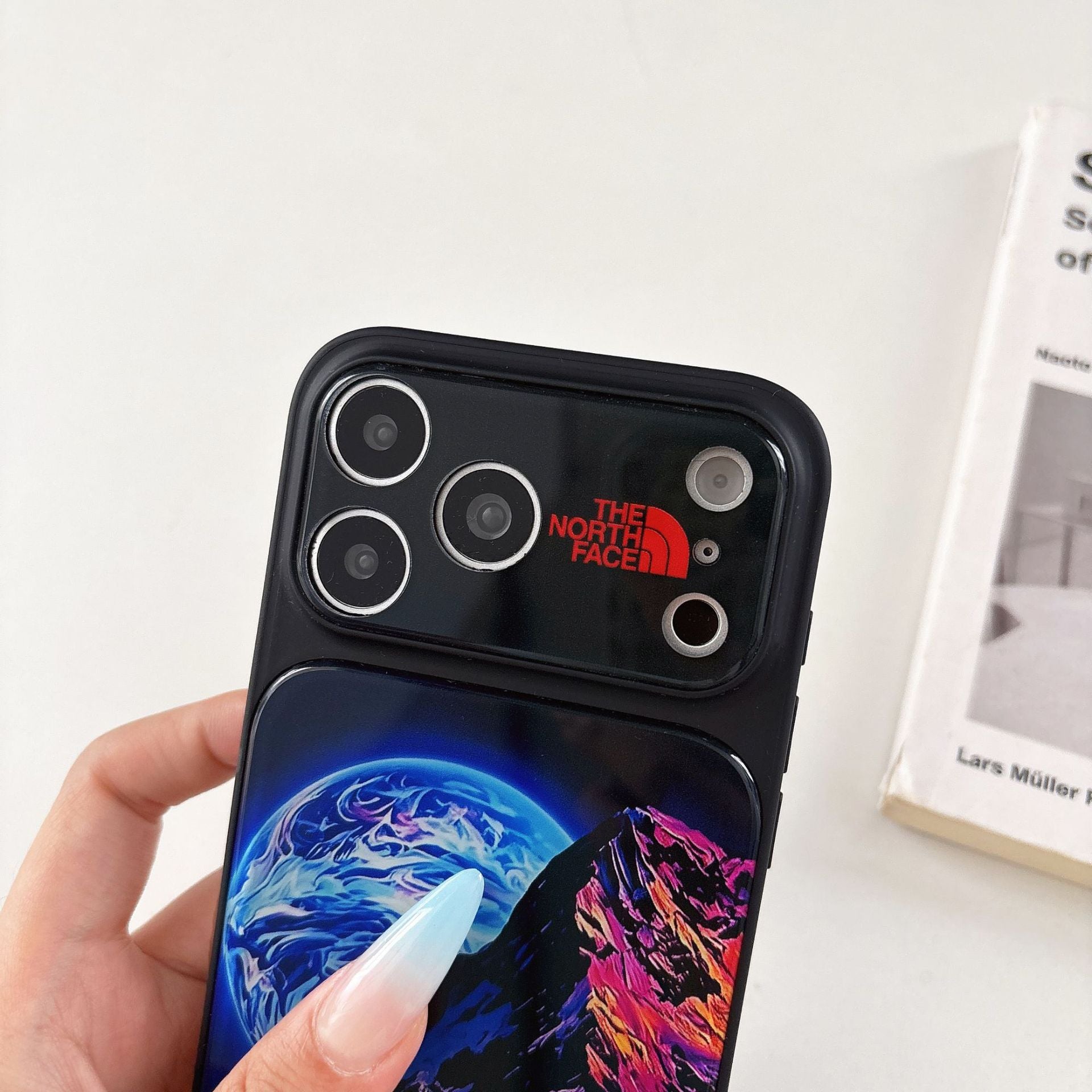 [モノグラム調] 超薄型パファー風 TPUケース / 総柄グラフィック・大人ストリート